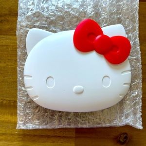 NWT 🆕 Hello Kitty Kawaii Compact Mirror 🪞 Stunning 😍